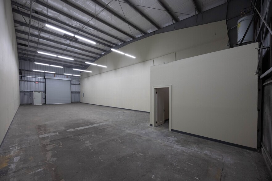 More Photos Of 326-330 W 58th St, Los Angeles Warehouse For Sale