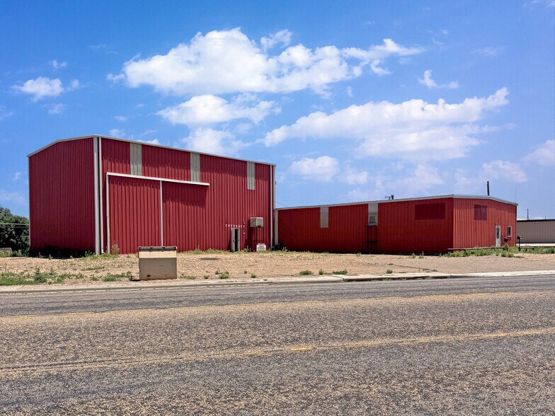 More Photos Of 1215 S Florida St, Borger Warehouse For Lease