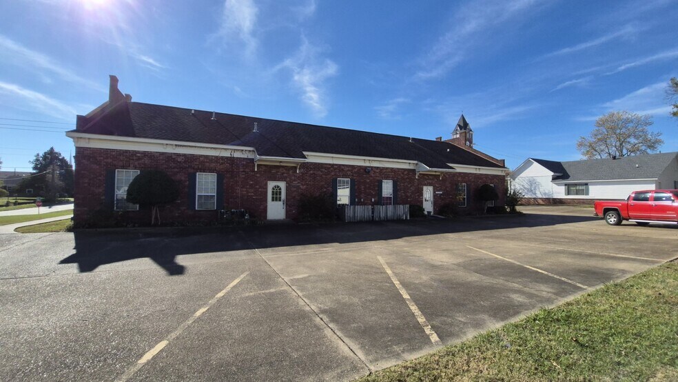 More Photos Of 310 Clay St, Arkadelphia Office For Sale