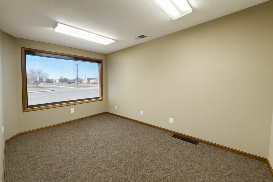 More Photos Of 19 Central ave, Elbow Lake Office For Sale