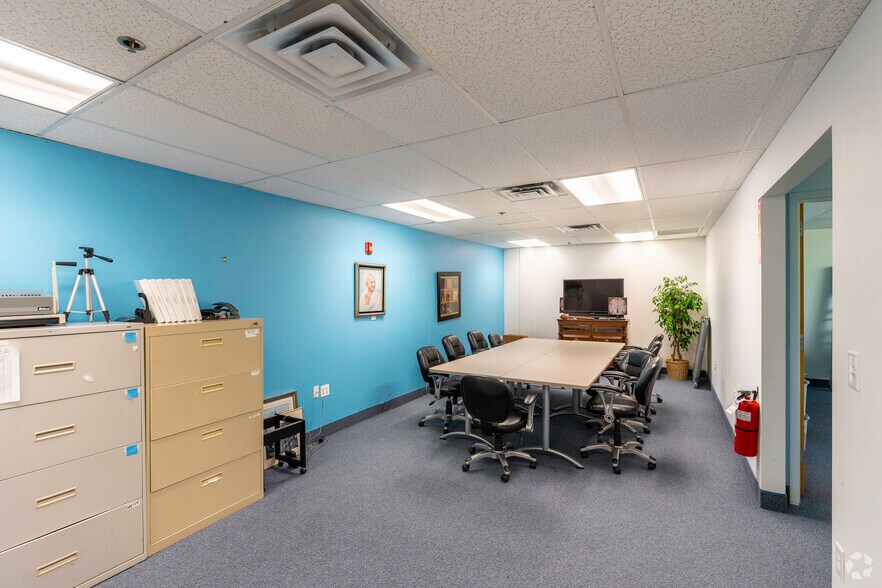 More Photos Of 28 Lord Rd, Marlborough Office For Lease