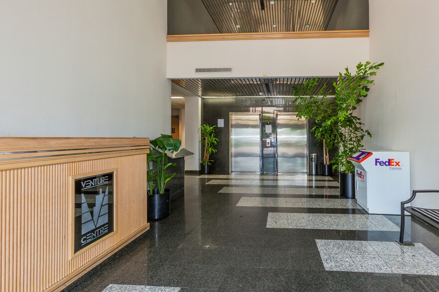 More Photos Of 16853-16855 NE 2nd Ave, North Miami Beach Office For Lease