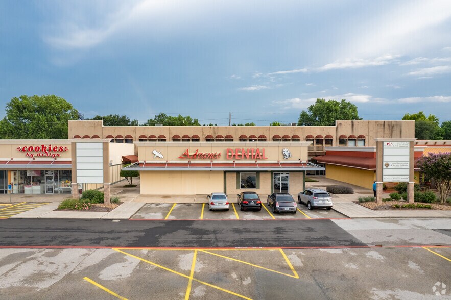More Photos Of 2119-2227 Cypress Creek Pky, Houston General Retail For Lease