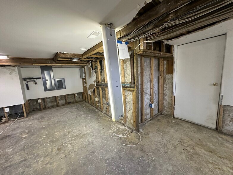 More Photos Of 402 S White Horse Pike, Audubon Office For Sale