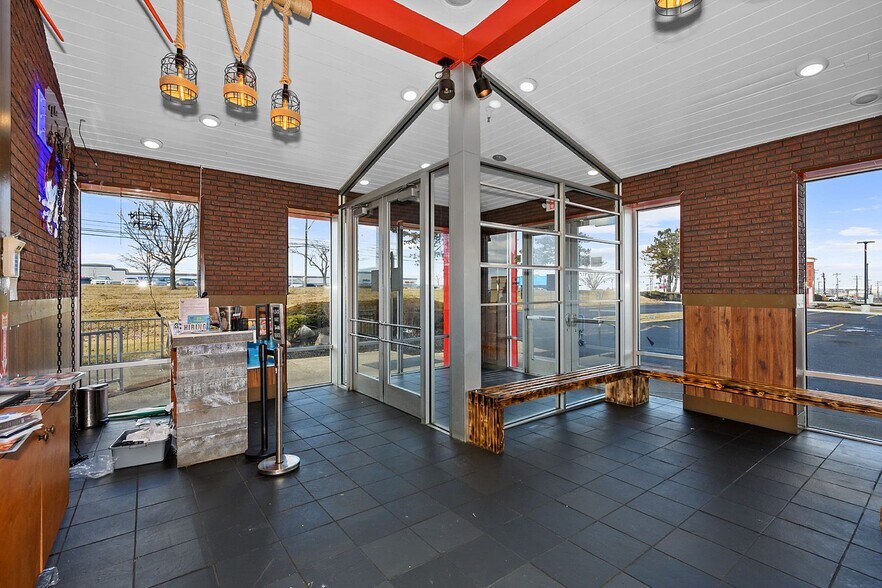 More Photos Of 11340 Princeton Pike, Cincinnati Restaurant For Lease