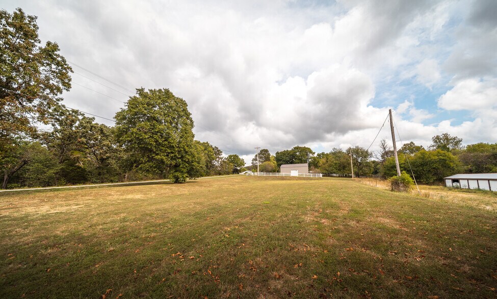 More Photos Of 29176 MO-7, Edwards General Retail For Sale