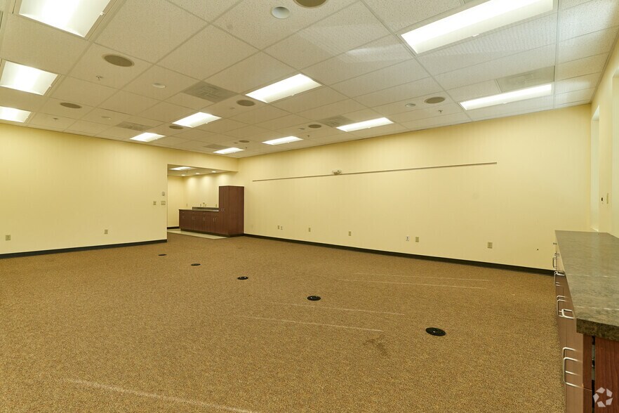 More Photos Of 1050 Key Pky, Frederick Medical For Lease