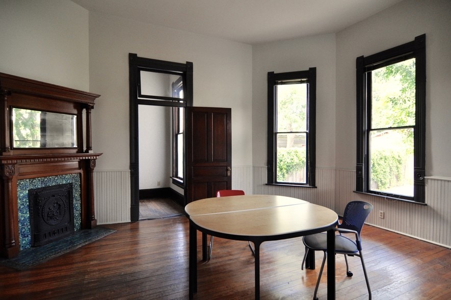 More Photos Of 1000 E Cesar Chavez St, Austin Loft Creative Space For Lease