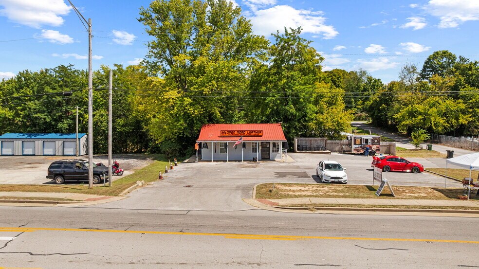 More Photos Of 1108 Main St, Munfordville General Retail For Sale