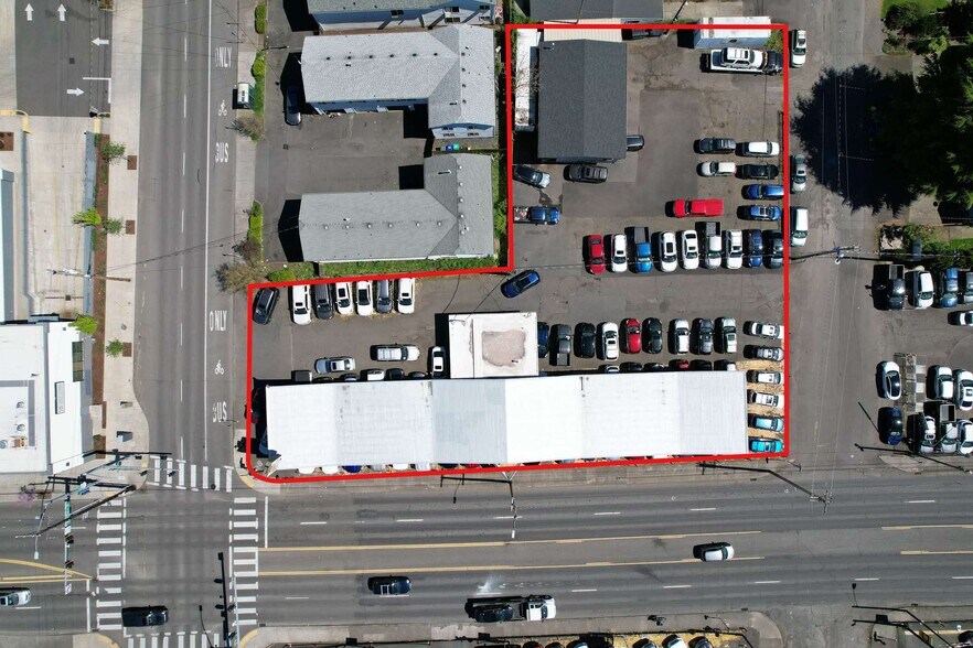 More Photos Of 610-622 SE 82nd Ave, Portland Auto Dealership For Sale