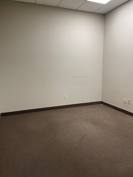 More Photos Of 2695 N Fowler Ave, Fresno Flex For Lease