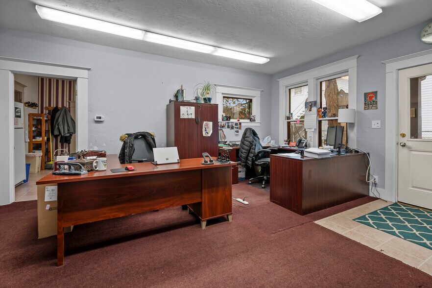 More Photos Of 236 SW Mill St, Dallas Office For Sale