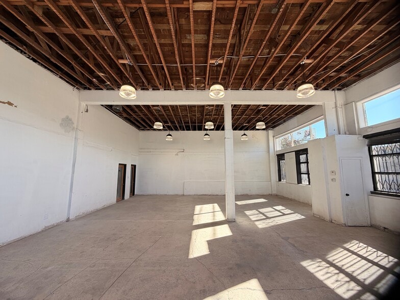 More Photos Of 700 N Heliotrope Dr, Los Angeles Storefront For Lease