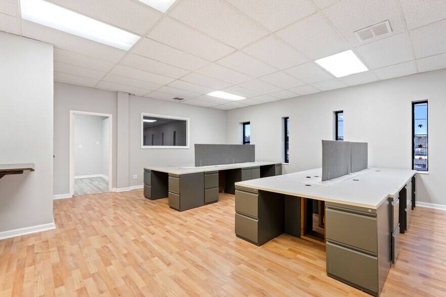 More Photos Of 1293 Clove Rd, Staten Island Office For Lease