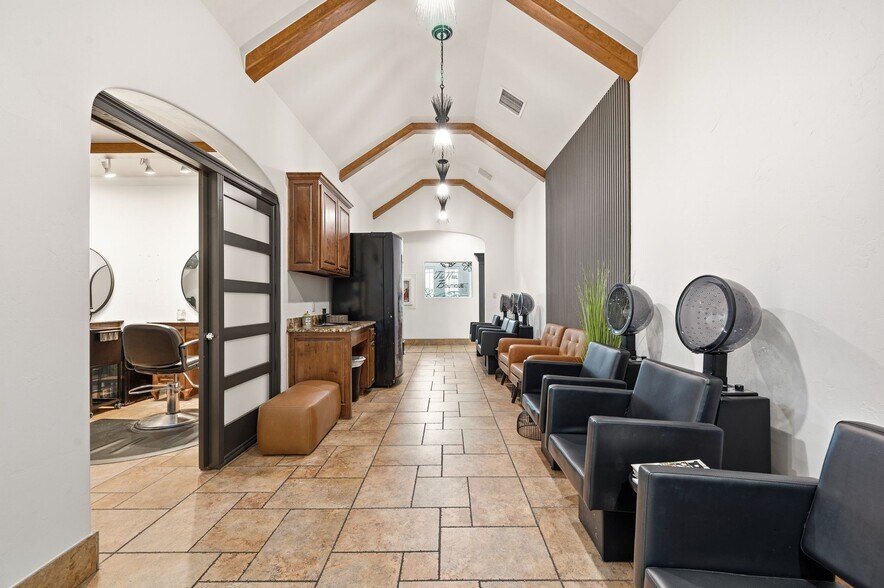 More Photos Of 8624 Davis Blvd, North Richland Hills General Retail For Lease