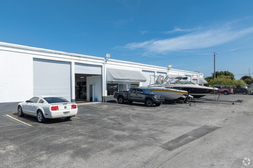 More Photos Of 1823-1853 NW 38th Ave, Lauderhill Flex For Lease