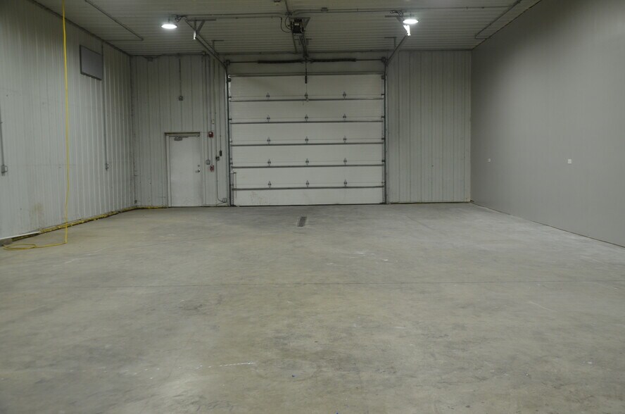 More Photos Of 181 Wolf St, Yorkville Warehouse For Sale