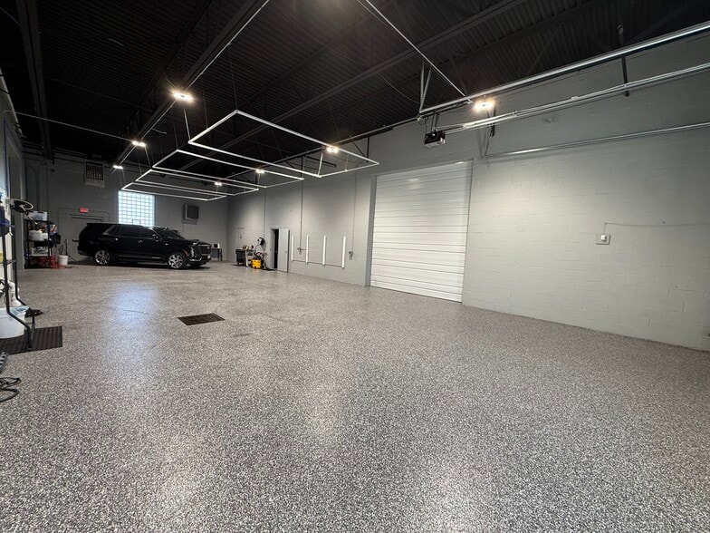 More Photos Of 1975 Wehrle Dr, Williamsville Warehouse For Lease