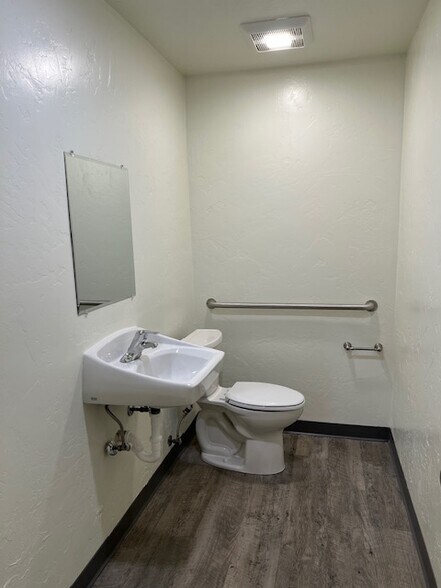 More Photos Of 202 Main St, Stevensville Storefront Retail Office For Lease