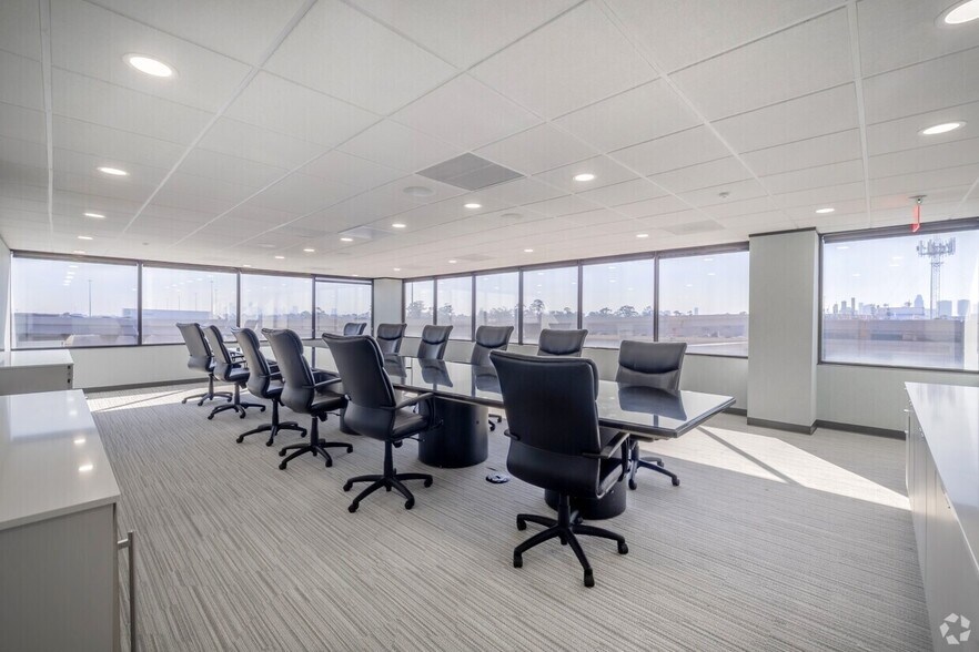 More Photos Of 720 N Post Oak Rd, Houston Office For Lease