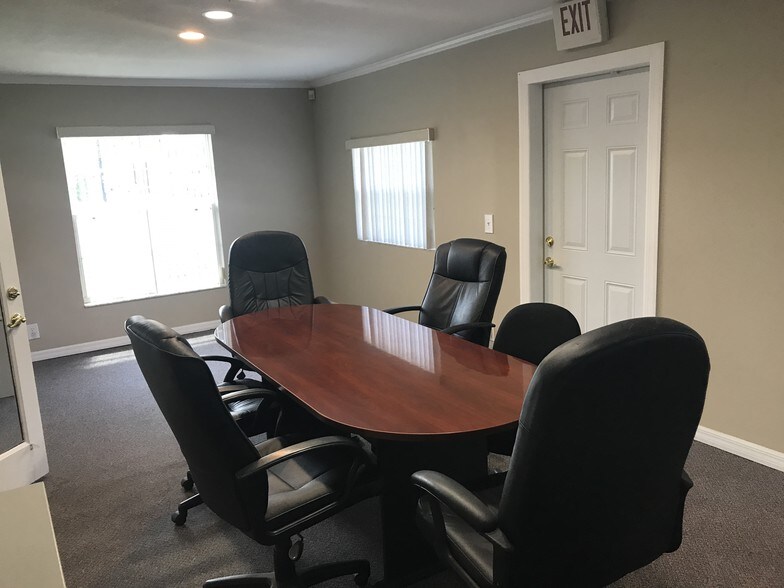 More Photos Of 1334 S Semoran Blvd, Orlando Office For Lease
