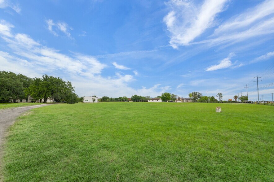 More Photos Of 8210 E FM 1518 N, Schertz Industrial For Sale