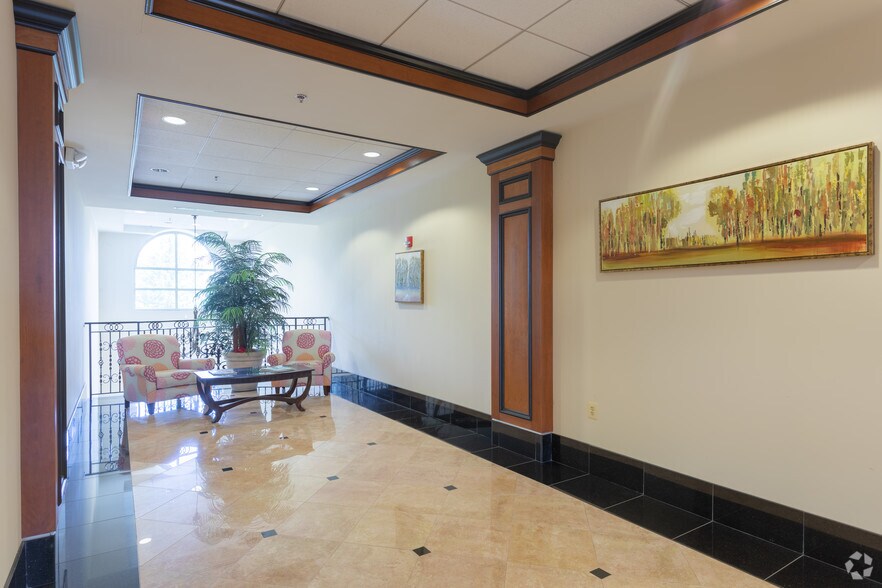 More Photos Of 21430 Cedar Dr, Sterling Storefront Retail Office For Lease