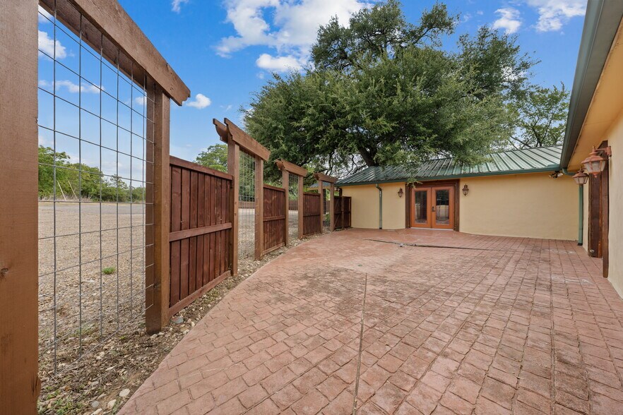 More Photos Of 6401 Rock Creek Rd, Waco Freestanding For Sale