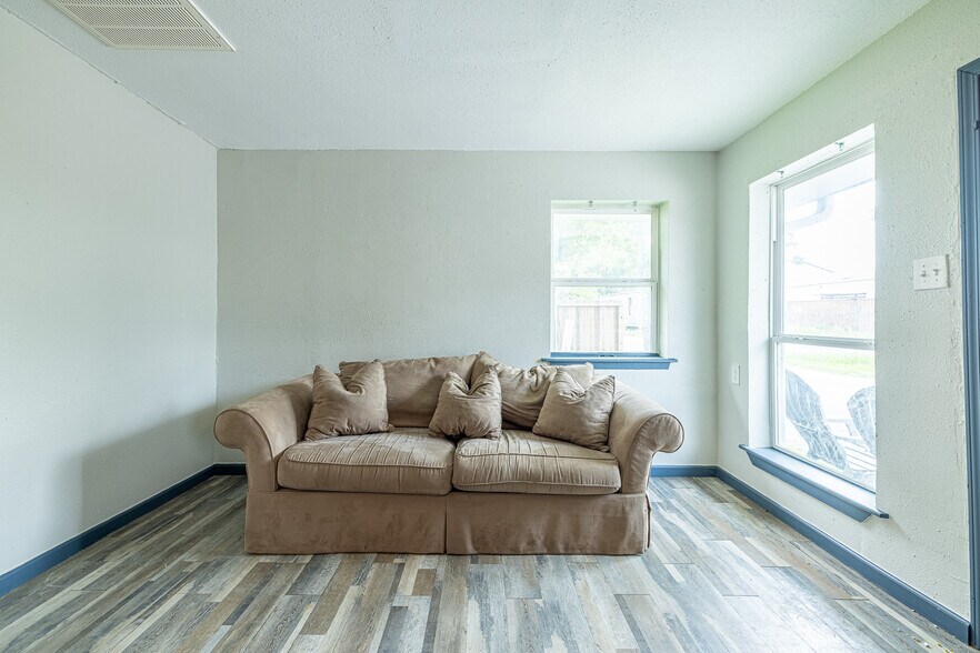 More Photos Of 4806 6th St, Bacliff Apartments For Sale
