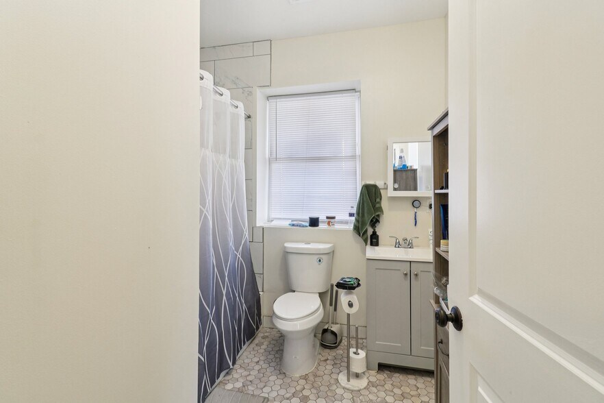 More Photos Of 417-421 Lake St, Maywood Storefront Retail Residential For Sale