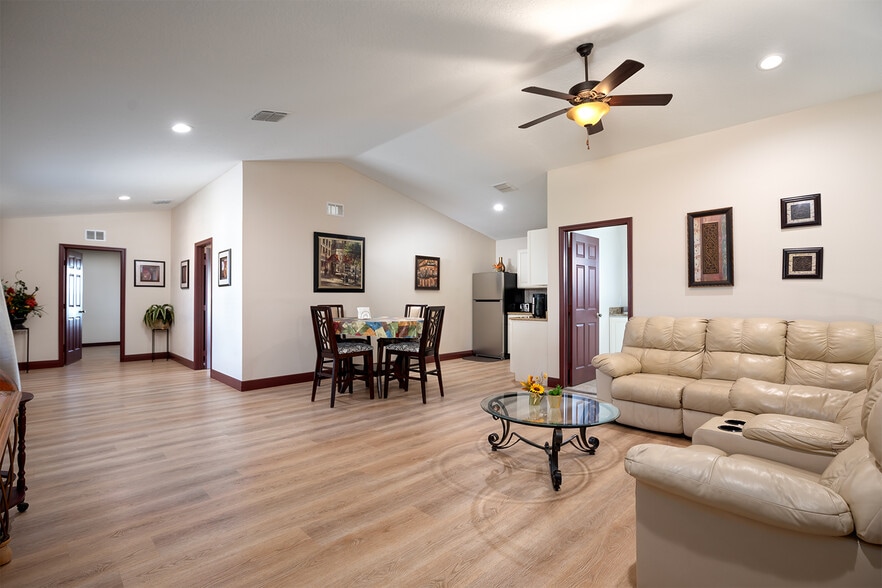 More Photos Of 3211 Lakeshore Blvd, Saint Cloud Specialty For Sale