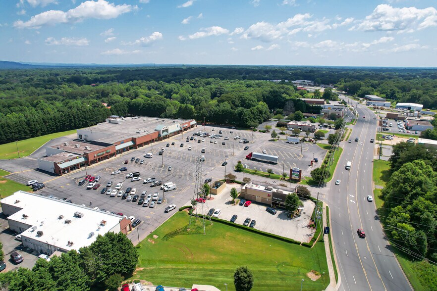 More Photos Of 2500 Springs Rd, Hickory Unknown For Lease