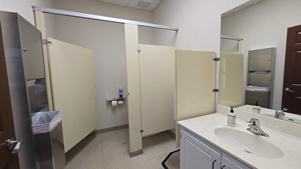 More Photos Of 1 E Central Ave, Temple Office For Lease