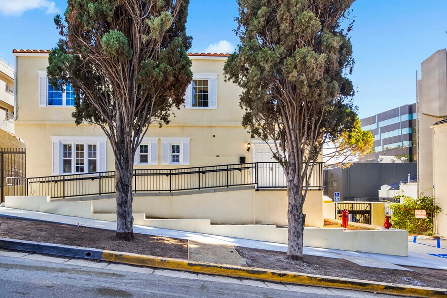 More Photos Of 1112 N Sherbourne Dr, West Hollywood Loft Creative Space For Lease