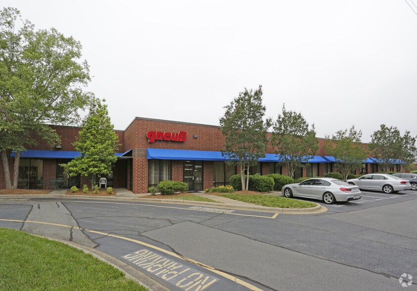 More Photos Of 10820 Independence Point Pky, Matthews Warehouse For Lease