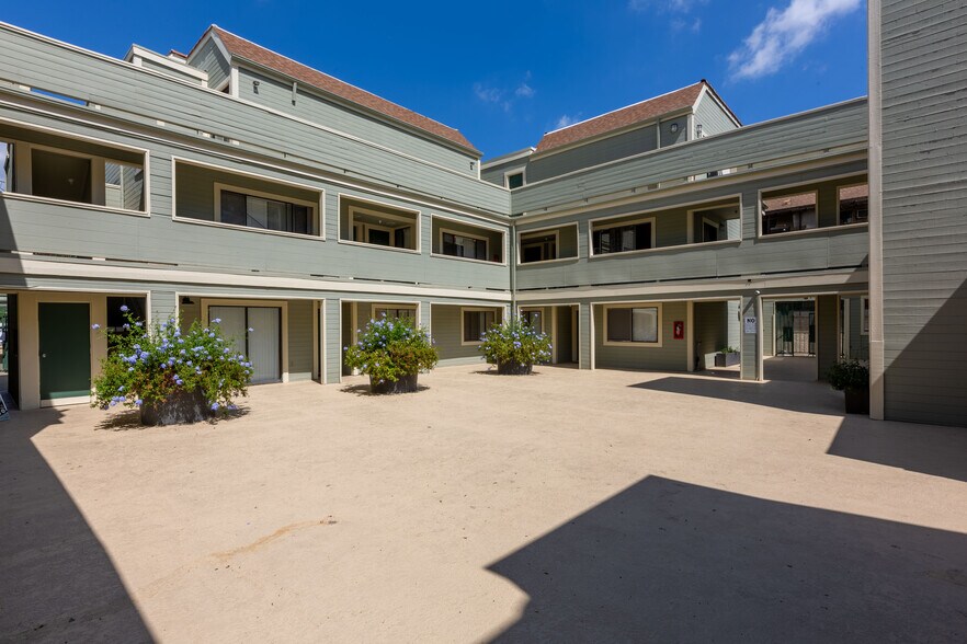 More Photos Of 311-313 E Pine St, Santa Ana Apartments For Sale