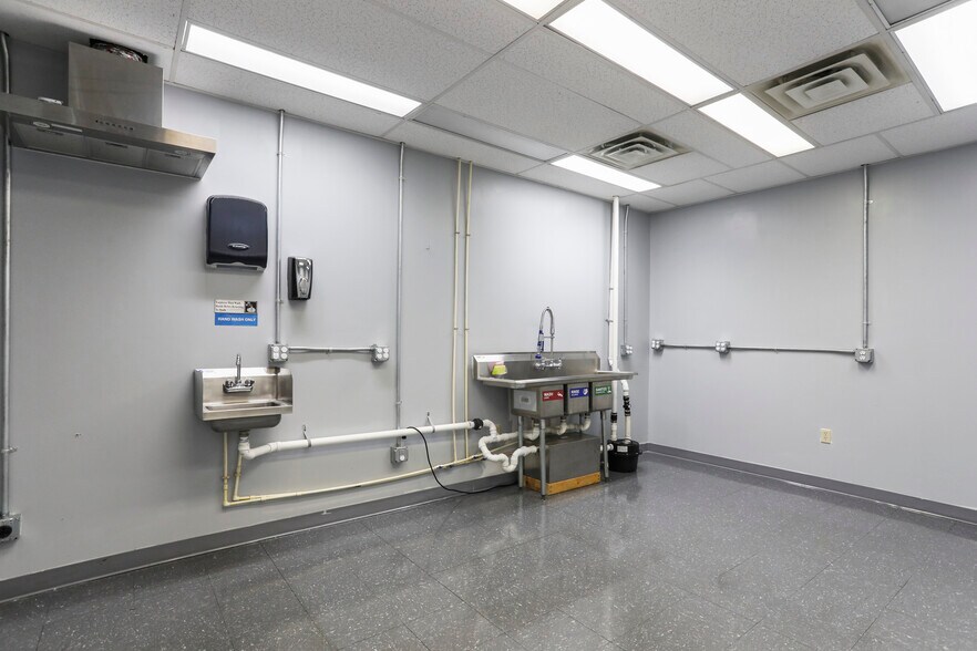 More Photos Of 103 W Main St, Hedgesville Office For Lease