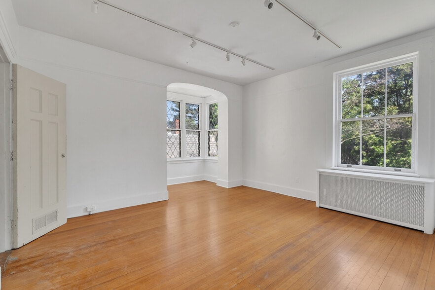 More Photos Of 51 Trumbull St, New Haven Office For Sale