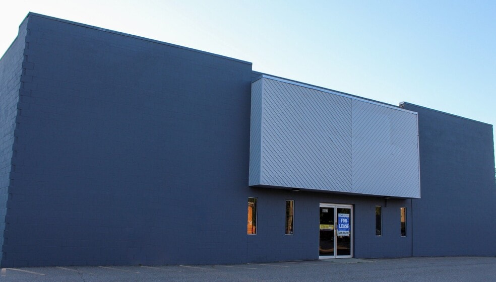 Primary Photo Of 607 N Rochester Rd, Clawson Freestanding For Sale