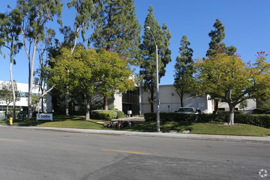 More Photos Of 3 Chrysler, Irvine Warehouse For Sale