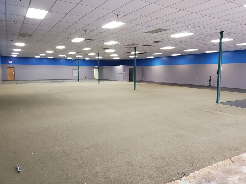 More Photos Of 2921 S Orlando Dr, Sanford General Retail For Lease