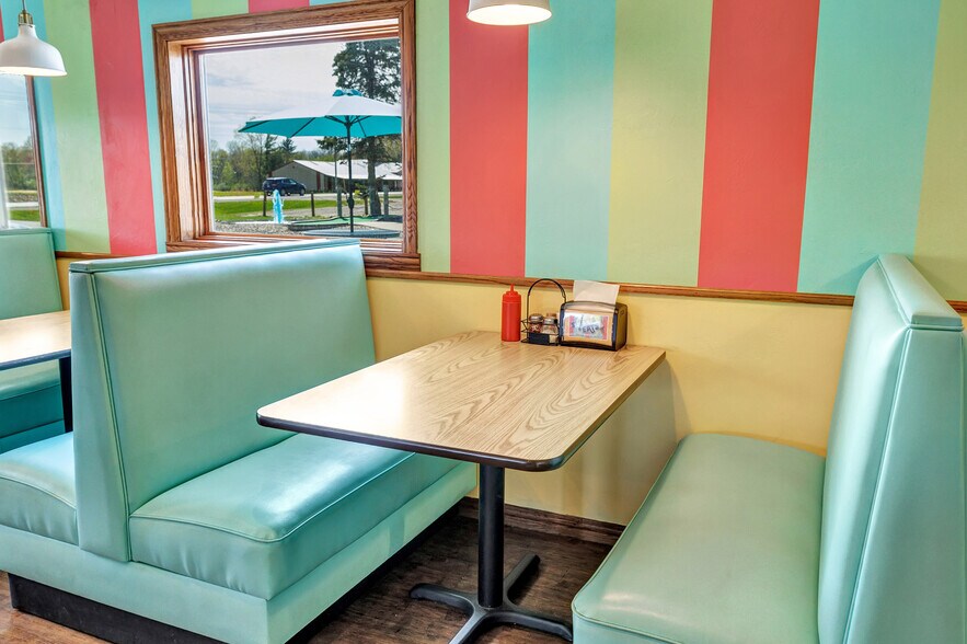 More Photos Of 2630 School Ln, Suamico Restaurant For Sale