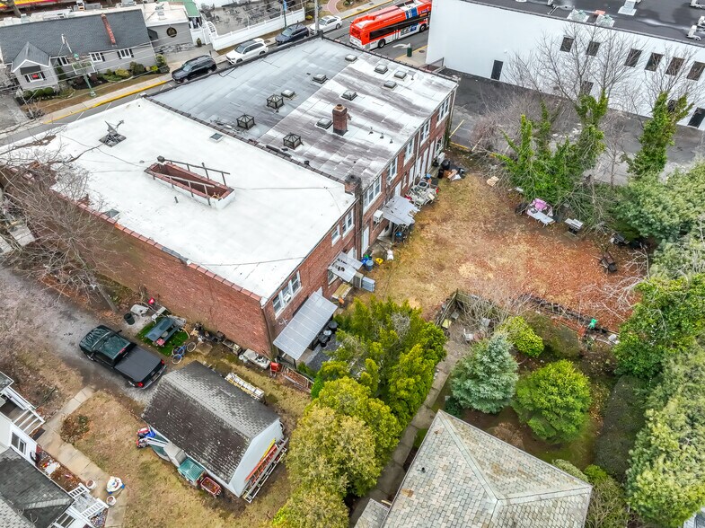 More Photos Of 277-287 Hempstead Ave, Malverne Storefront Retail Residential For Sale