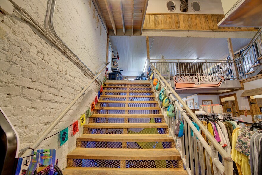 More Photos Of 109 Broad St, Rome Storefront For Sale