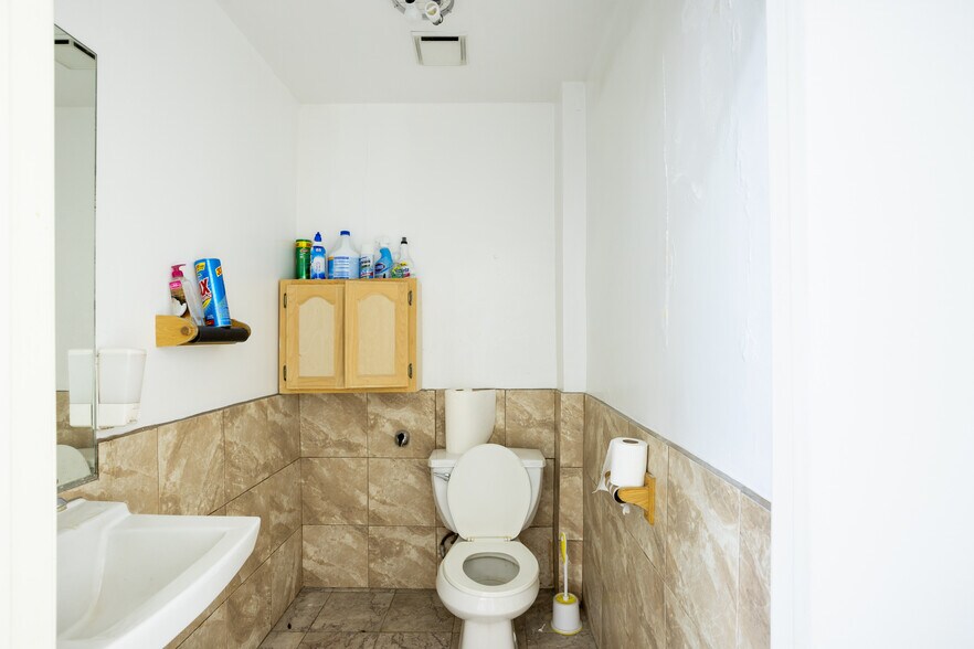 More Photos Of 1250 S Broadway, Los Angeles Warehouse For Sale