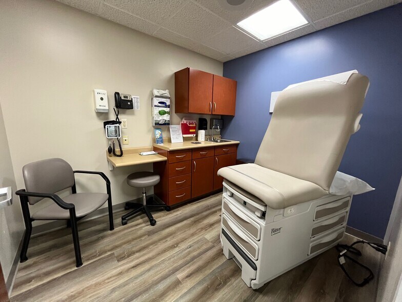 More Photos Of 600 Stony Brook Ct, Newburgh Medical For Sale