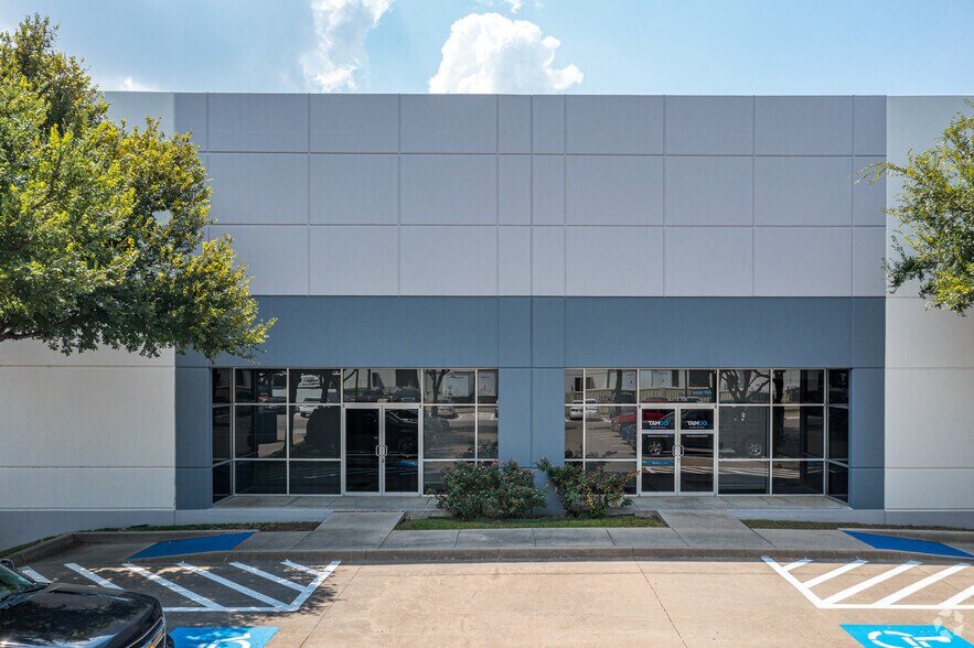 More Photos Of 1640 Wallace Dr, Carrollton Warehouse For Lease