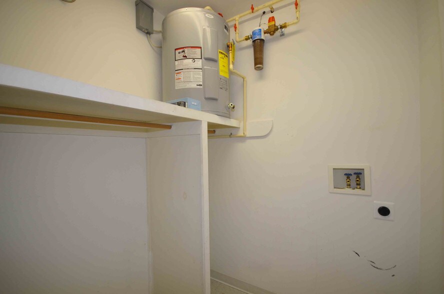 More Photos Of 556 Cynwood Dr, Easton Medical For Lease