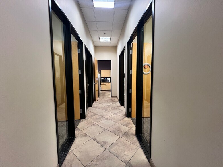 More Photos Of 6677 W Thunderbird Rd, Glendale Medical For Sale