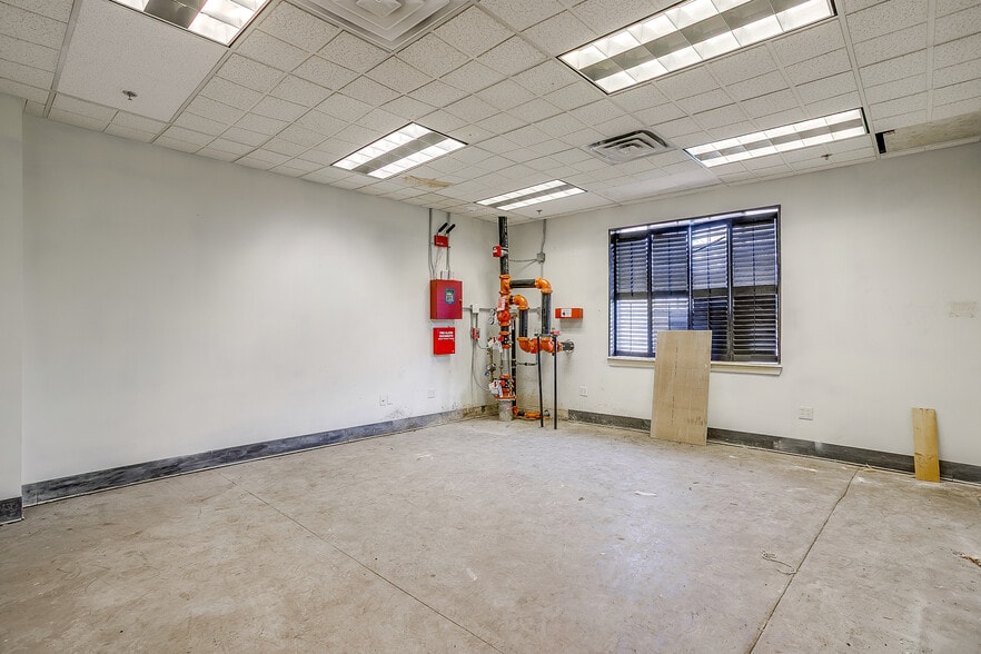 More Photos Of 541 N Main St, Fort Worth Light Manufacturing For Lease